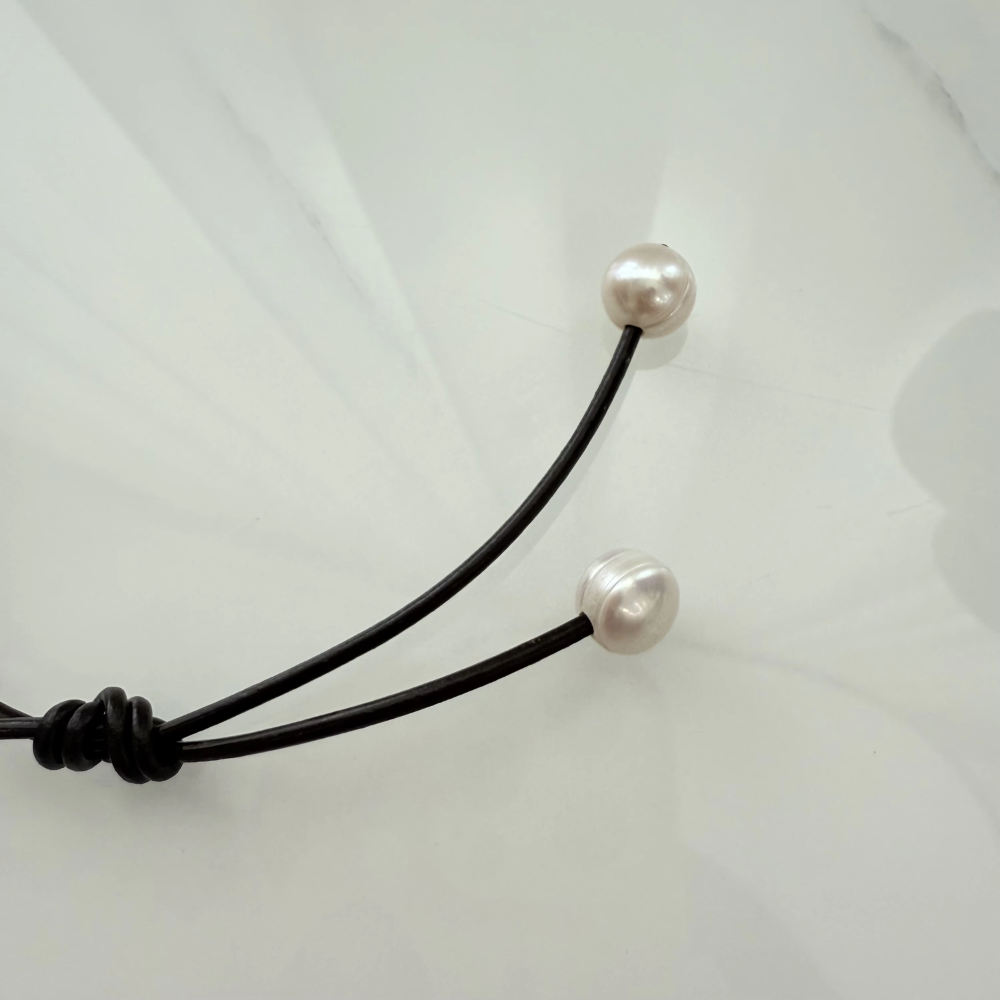 Driftwood Pearl Leather Necklace - Western Style