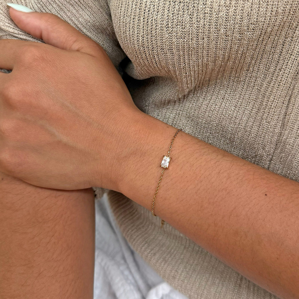 PEYTON GOLD DAINTY EMERALD PENDANT BRACELET