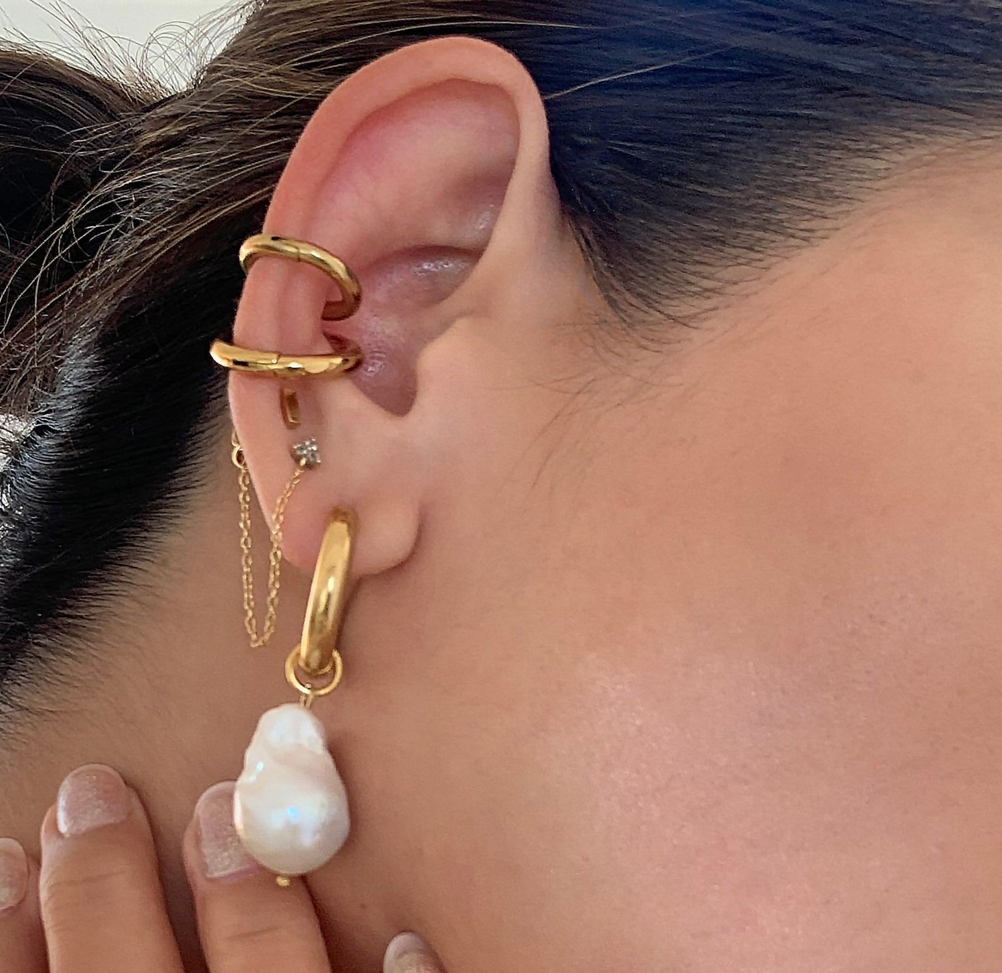 ROSIE DAINTY GOLD FLOWER CHAIN EARRING