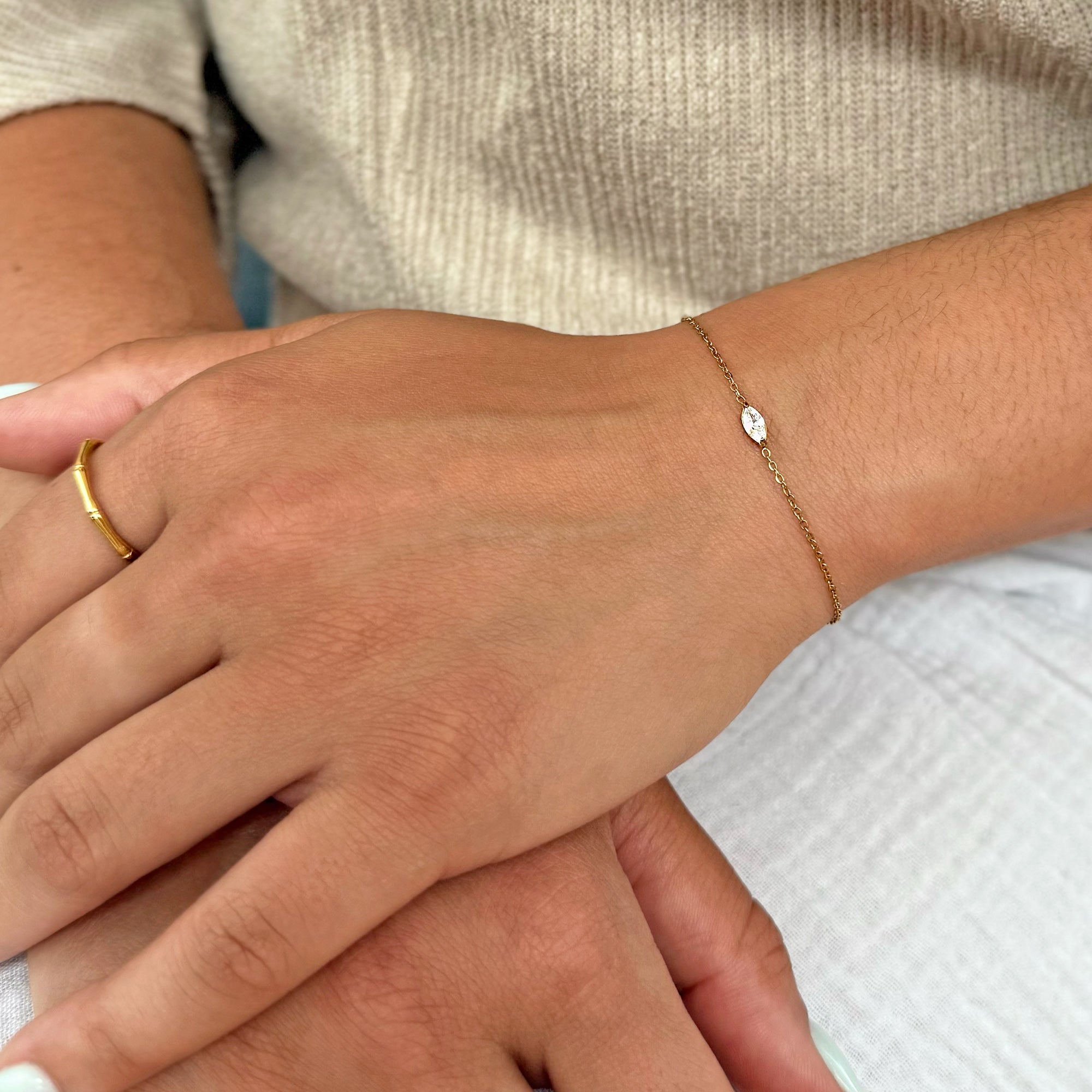 PHOEBE DAINTY GOLD MARQUISE PENDANT BRACELET