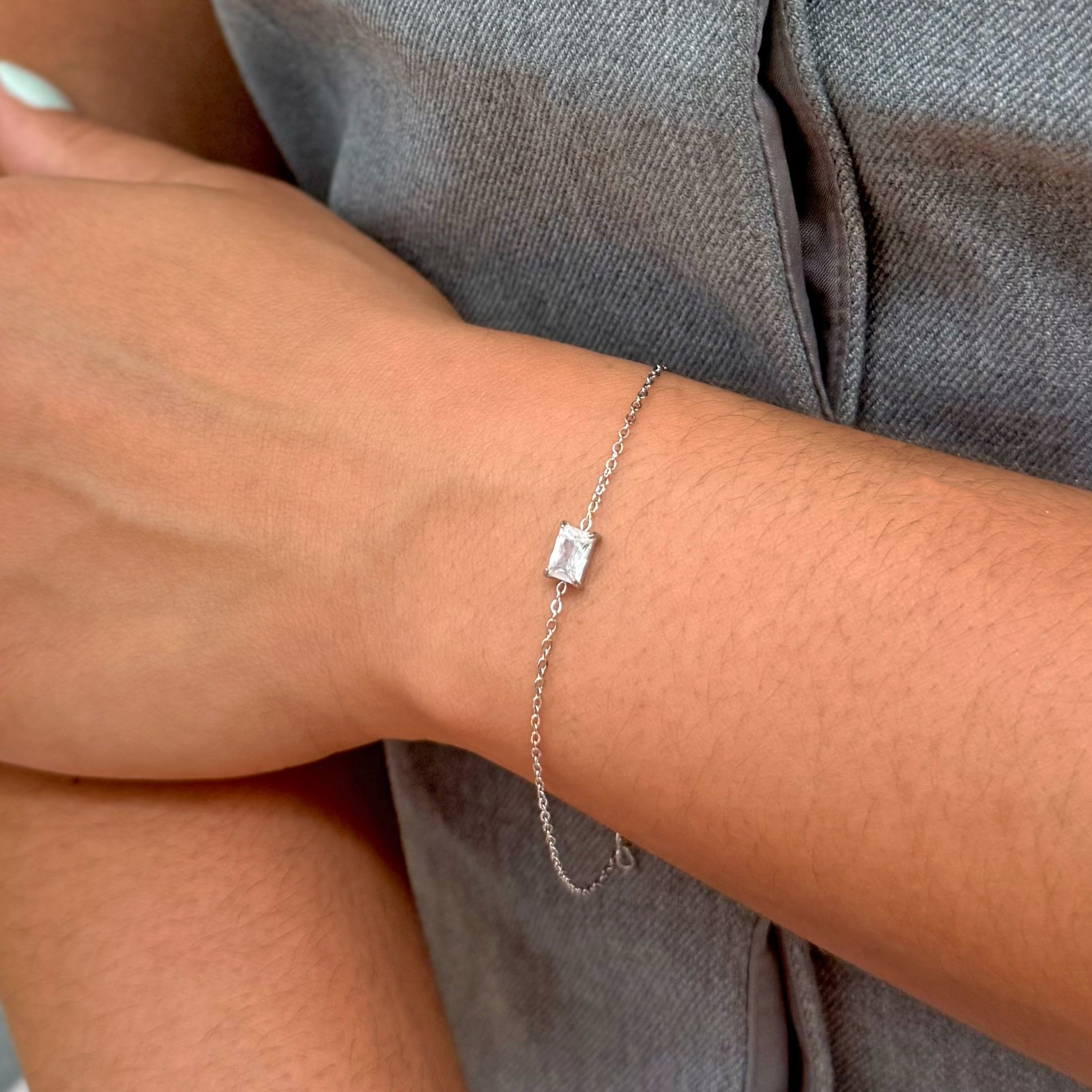 PEYTON SILVER DAINTY EMERALD PENDANT BRACELET