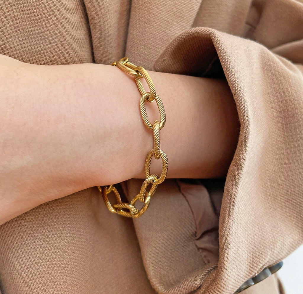 CARLY GOLD TEXTURE LINK CHAIN BRACELET