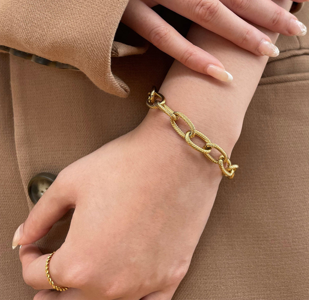 CARLY GOLD TEXTURE LINK CHAIN BRACELET