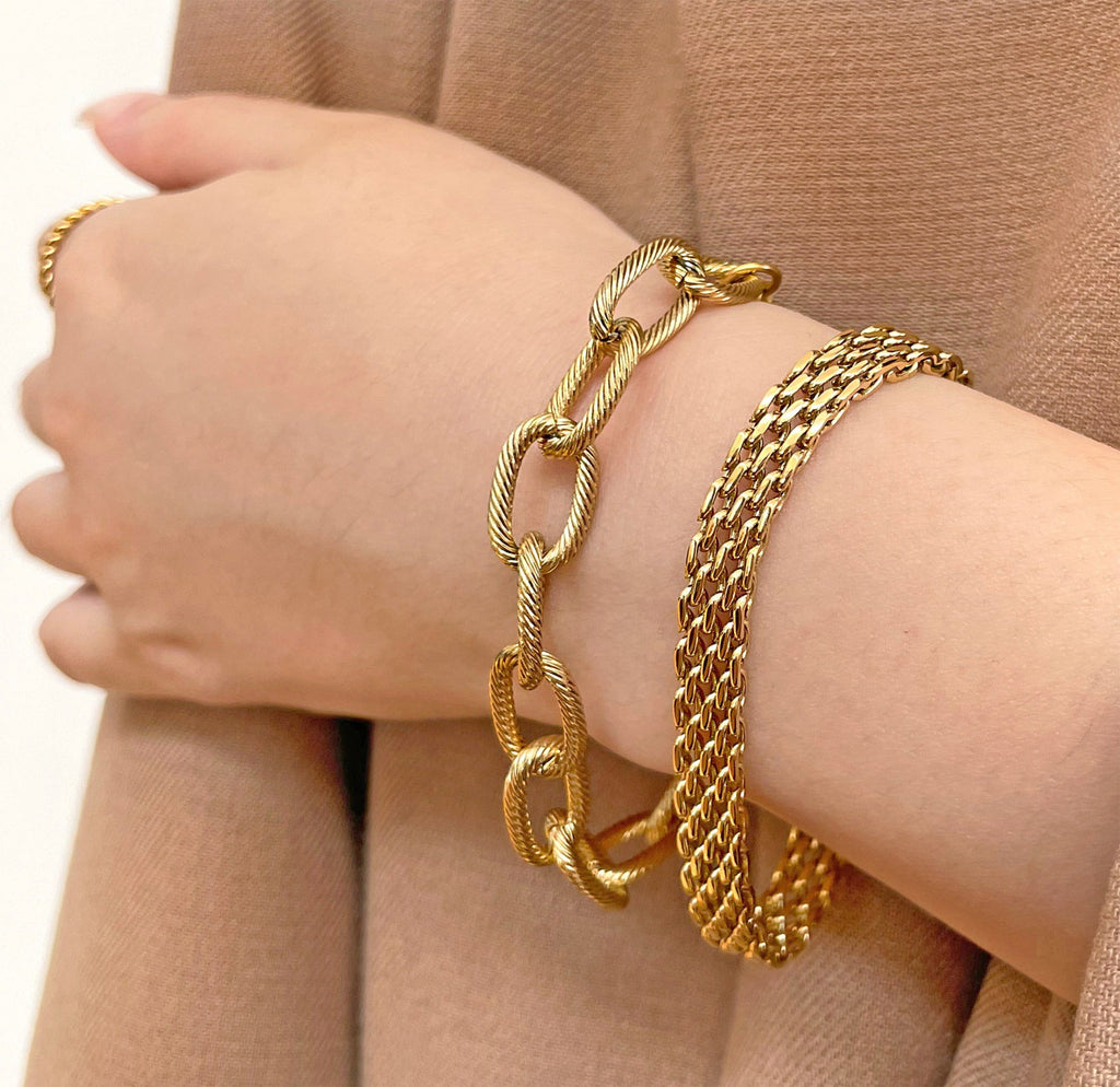 CARLY GOLD TEXTURE LINK CHAIN BRACELET