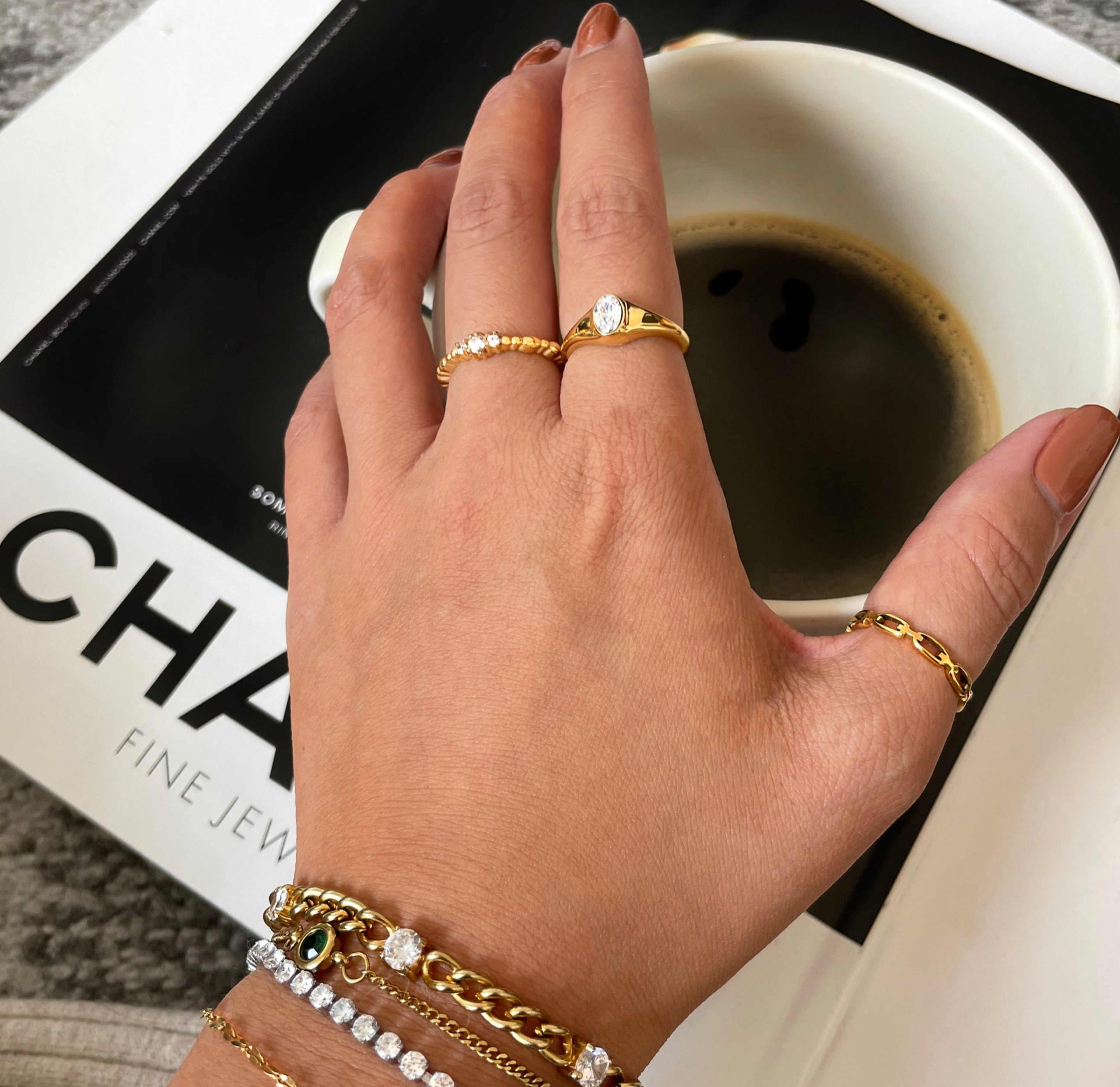 JEANIE GOLD OVAL SIGNET RING