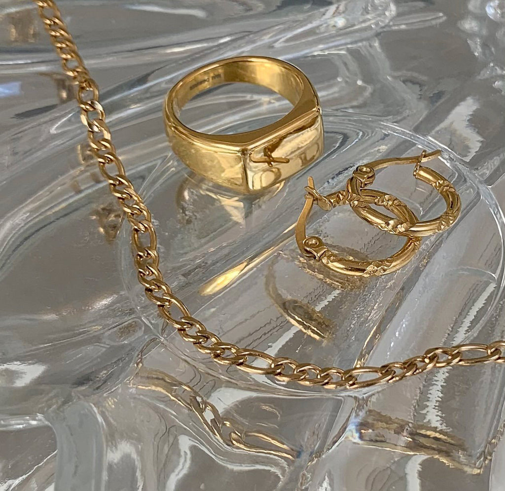 FRANKIE GOLD SQUARE SIGNET RING