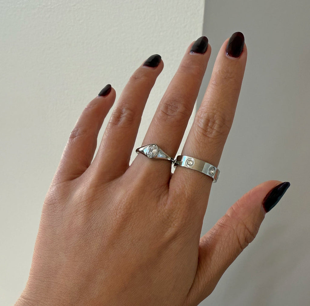 JEANIE SILVER OVAL SIGNET RING